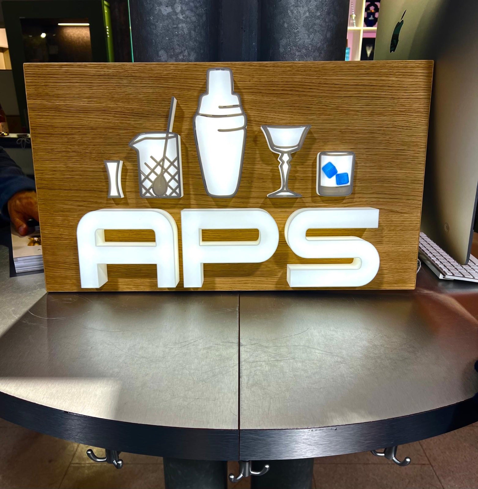 APS — 3D-Leuchtbild mit Firmenlogo für Gastronomie, handgemacht Hamburg